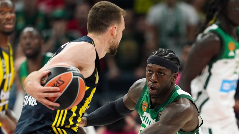 EuroLeague Dörtlü Finali'nde Panathinaikos'u mağlup eden Fenerbahçe finalde