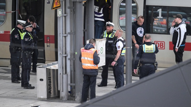 Almanya'da tren istasyonunda bıçaklı saldırı: 12 yaralı