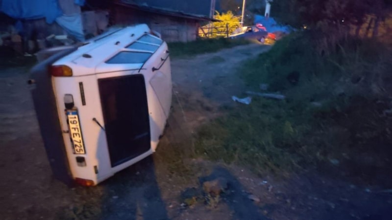 Çorum'da otomobil devrildi: 1 kişi yaralandı