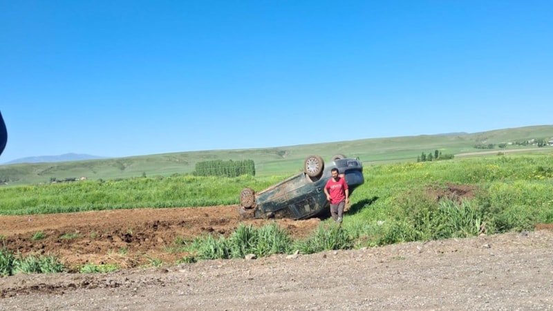 Kars'ta otomobil takla attı: 1 yaralı