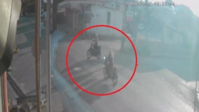 Hatay'da motosiklet kazası: Yaşlı adam beyin kanaması geçirdi