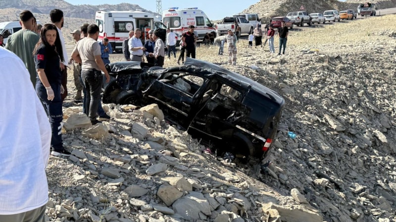 Şırnak'ta hafif ticari araç şarampole yuvarlandı: 3 ölü 3 yaralı