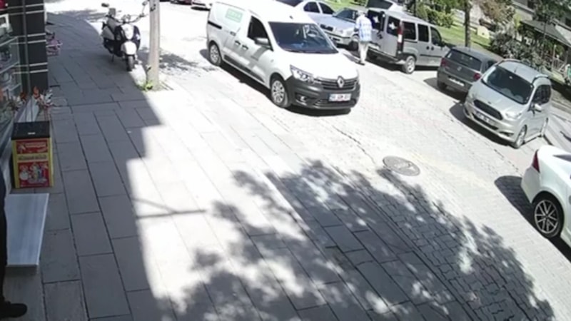 Aksaray'da otomobilden bal hırsızlığı kamerada
