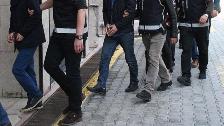 İstanbul'da FETÖ operasyonu: Bylock kullanıcıları tespit edildi