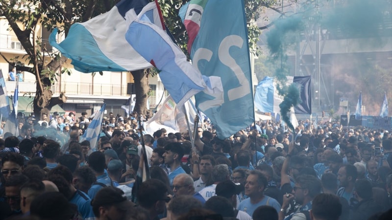 Napoli'nin şampiyonluk kutlamalarında en az 39 kişi yaralandı