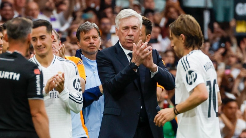 Carlo Ancelotti ve Luka Modric, Real Madrid'e galibiyetle veda etti