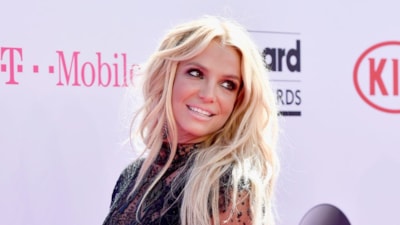 Britney Spears uçakta sigara içmeye çalıştı