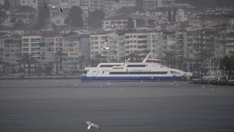 İzmir'de vapur seferleri iptal edildi