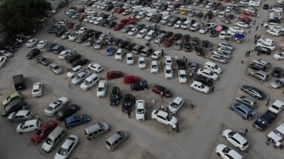 Bursa'da ikinci el oto pazarında bayram havası