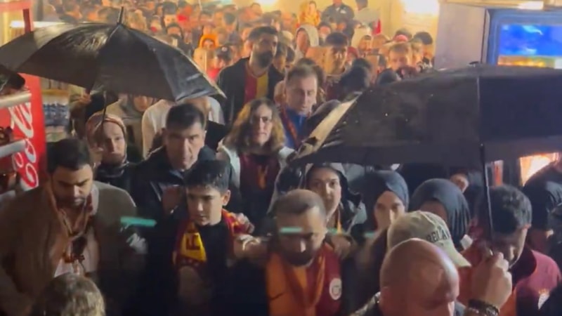 Bazı Galatasaray taraftarları kupayı göremeden döndü