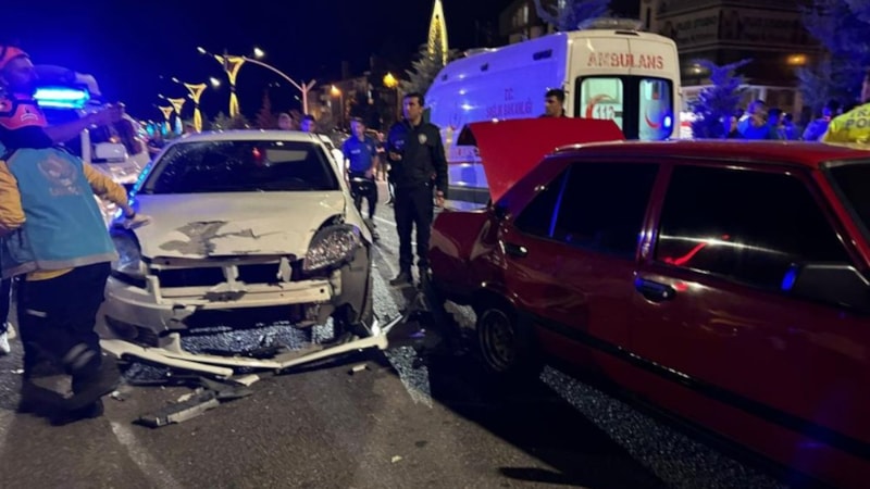 Bingöl'de zincirleme kazada 6 kişi yaralandı