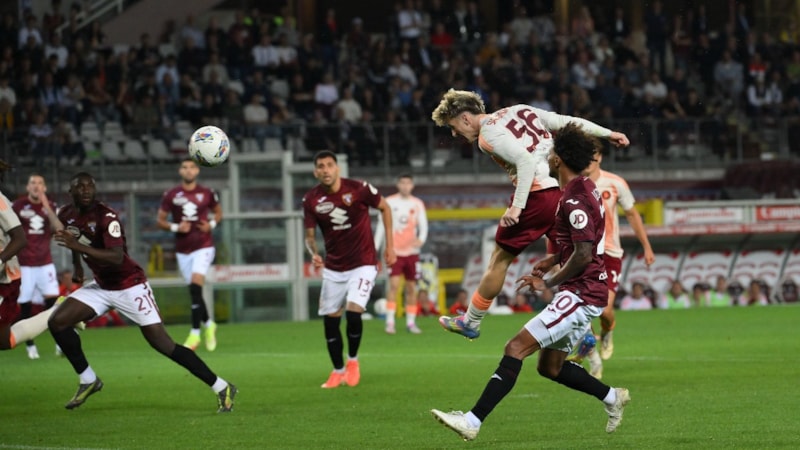 Roma deplasmanda Torino'yu devirdi