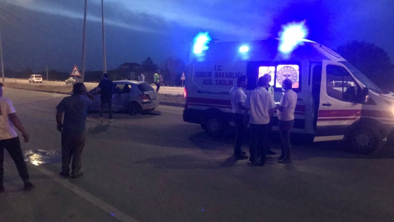 Konya'da direğe çarpan otomobilden fırlayan yolcu öldü