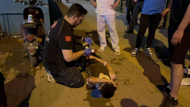 Bursa'da bıçaklı kavgada 3 kişi yaralandı