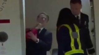 Emmanuel Macron, Vietnam ziyareti öncesi eşinden tokat yedi