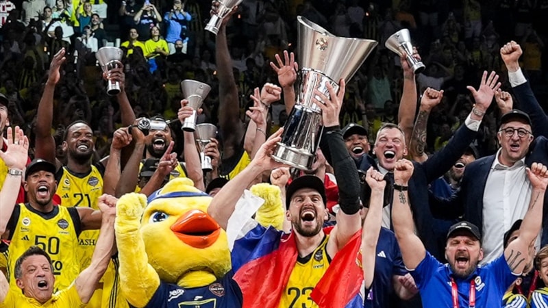 Basketbol dünyası EuroLeague şampiyonu Fenerbahçe'yi kutladı