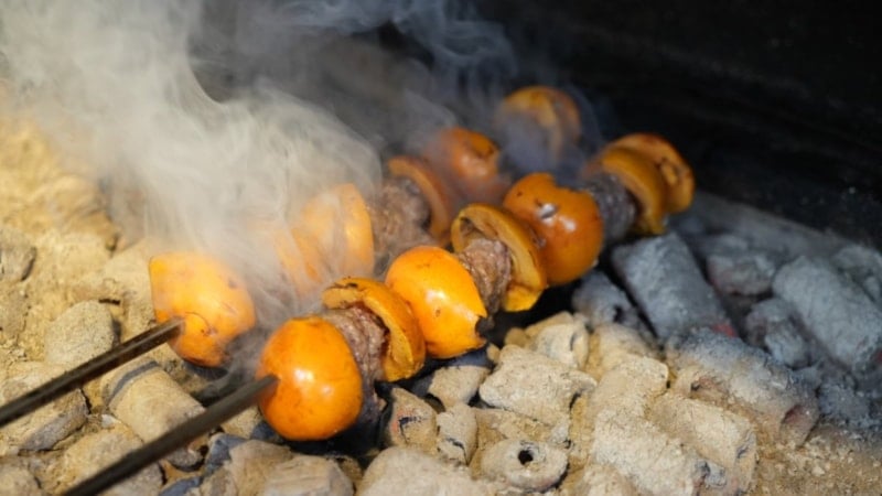 Tam sezonu: Meyve deyip geçmeyin; Kebaptan lezzetli oluyor...