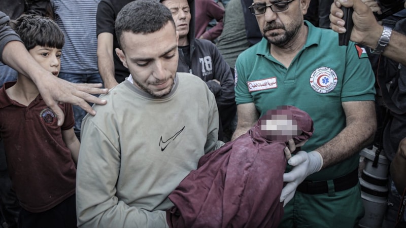 Laschet’ten İsrail’e: İnsanları açlığa mahkum etmek suçtur