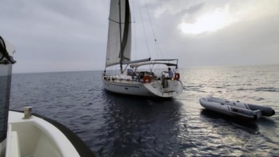 Muğla açıklarında 33 göçmen ve 2 kaçakçı, yelkenlide yakalandı