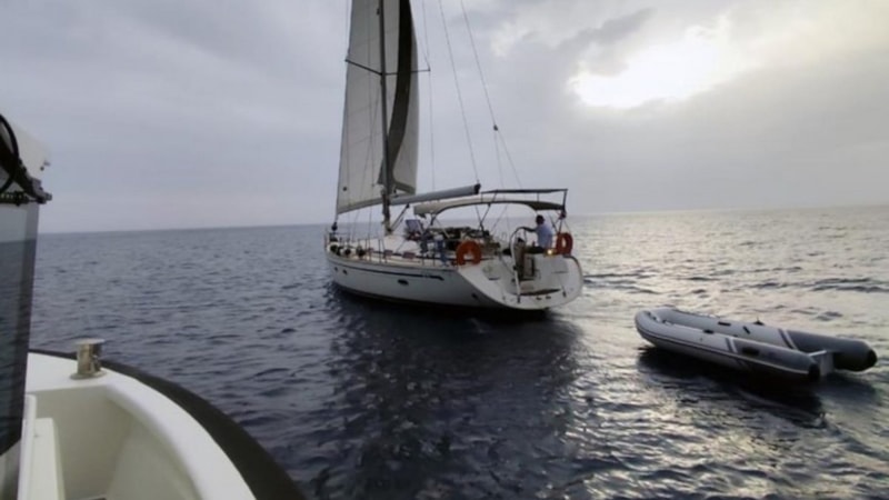 Muğla açıklarında 33 göçmen ve 2 kaçakçı, yelkenlide yakalandı