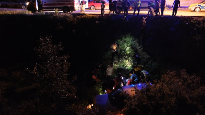 Kayseri'de otomobil, dere yatağına düştü; 5 yaralı