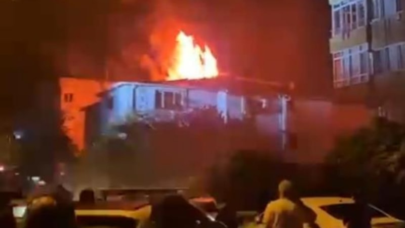 İstanbul Sarıyer'de anaokulunda başlayıp binaya sıçrayan yangın söndürüldü