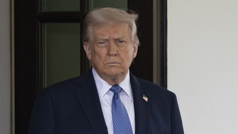 Donald Trump, rüşvetten hüküm giyen eski Virginia Şerifi'ni affetti