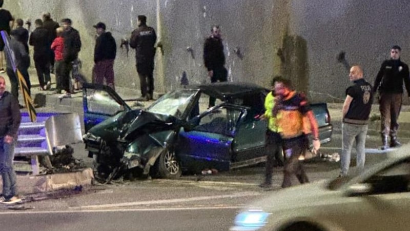 Zonguldak'ta otomobil refüje çarptı: 4 yaralı