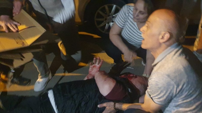 Sakarya'da minibüsünün çarptığı emekli polis yaralandı