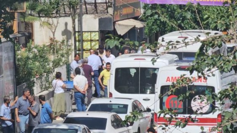 Diyarbakır'da belediye binasında tartıştığı amcasını silahla yaraladı