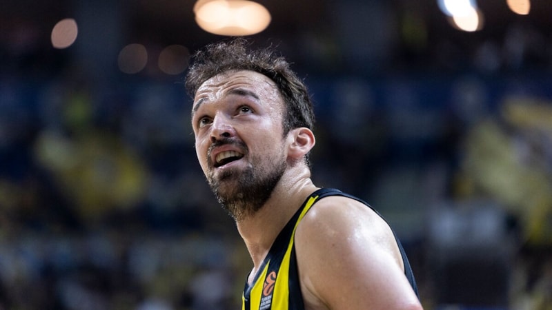 Sertaç Şanlı, Türk basketbol tarihine geçti