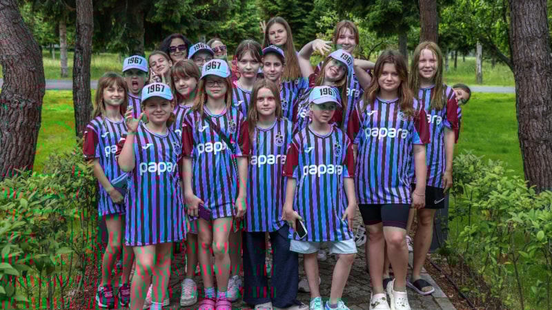 Trabzonsporlu oyuncular, Ukraynalı çocuklarla buluştu