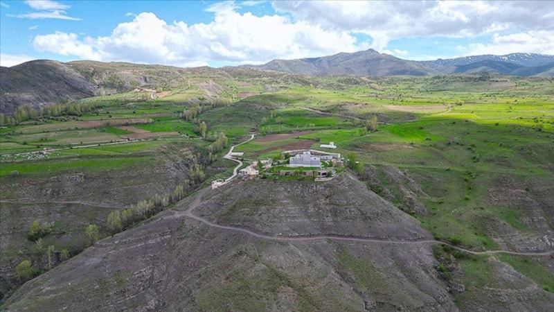 Tepedeki müze Baksı bu sezon 80 bin ziyaretçiye kapılarını açmaya hazırlanıyor