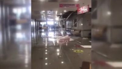 Malatya’da sağanak yağış nedeniyle hastanenin tavanı çöktü