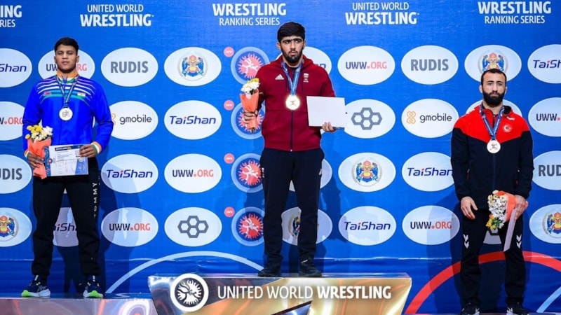 Milli güreşçilerden 5 madalya