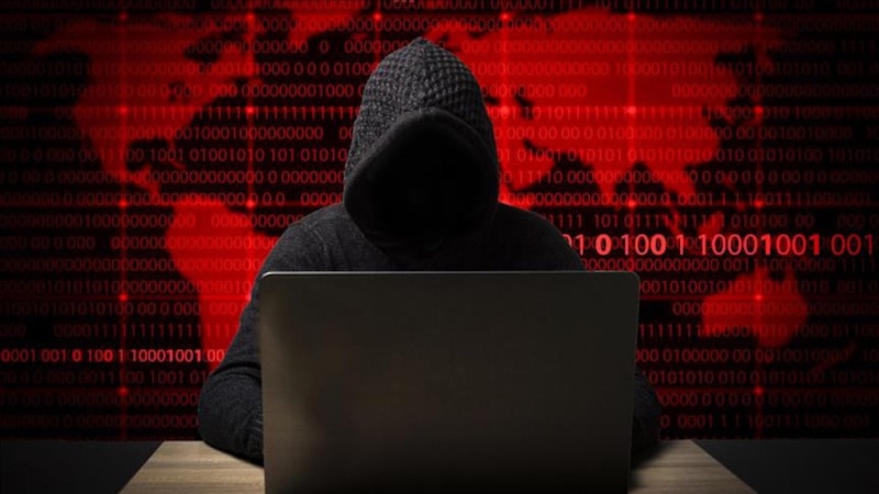 İzmir'de 'Emniyet müdürüyüm' yalanıyla yaşlı kadını 5,4 milyon lira dolandırdılar