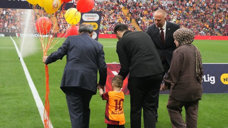 Ali Asaf için sarı-kırmızılı balonlar uçuruldu