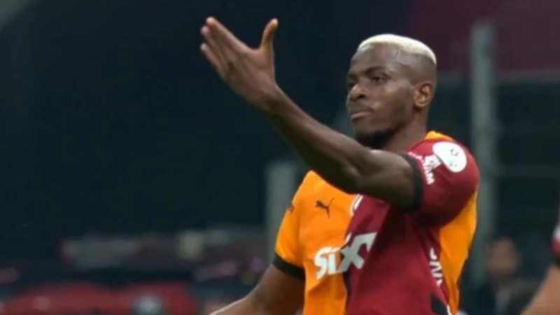 Galatasaray - Başakşehir maçında gerginlik!