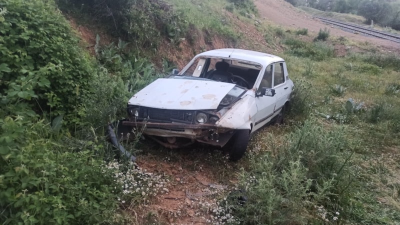 Bingöl’de otomobil uçuruma yuvarlandı: 2 yaralı