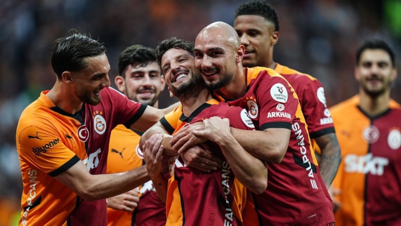 Şampiyon Galatasaray, Başakşehir'i iki golle geçti