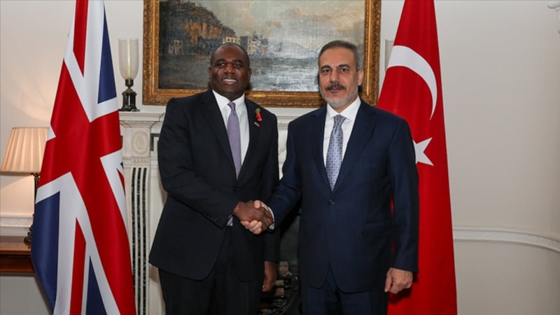 Hakan Fidan, İngiltereli mevkidaşı ile görüştü