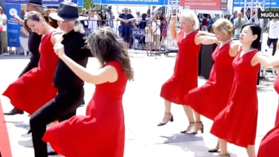 Fethiye Belediyesi'nden sirtaki şov