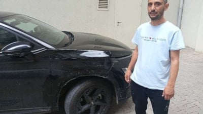 Ankara'da başıboş köpek sürüsü park halindeki araca zarar verdi