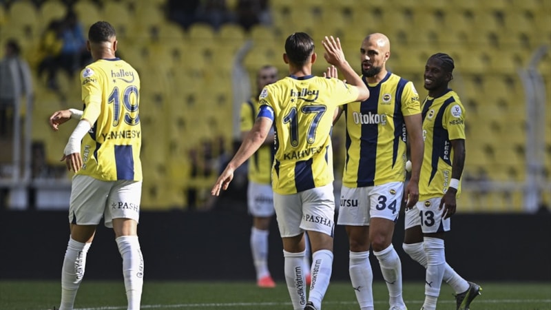 Fenerbahçe, Konyaspor'u iki golle geçti