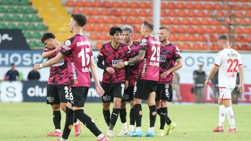 Alanyaspor, Sivasspor karşısında iki golle güldü