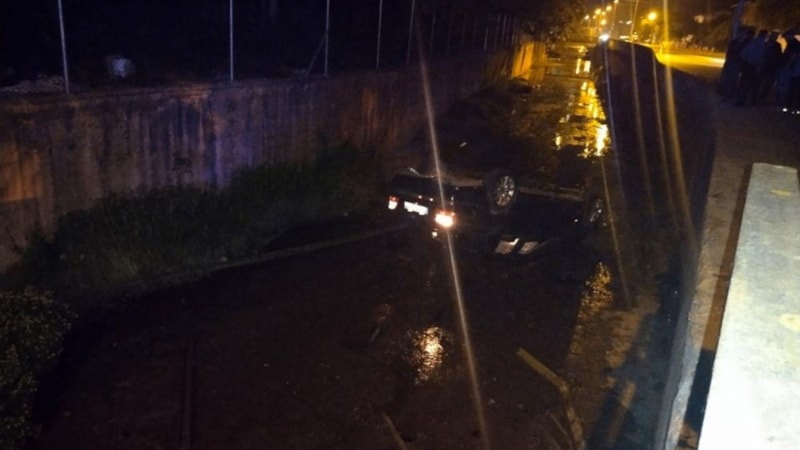 İstanbul Beykoz'da dereye uçan otomobilin sürücüsü kaçtı: 1 yaralı