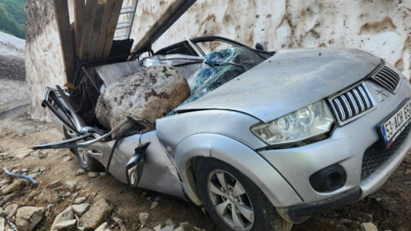 Rize'de kamyonetin üzerine kaya düştü: 1 ölü