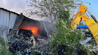 Hatay'da depremden kurtardığı tekstil ürünleri ve makineleri küle döndü