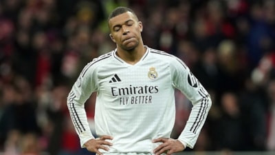 Kylian Mbappe ayrıldı, PSG Devler Ligi'ni kazandı