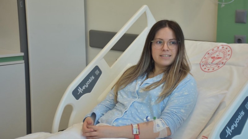 İzmir'de hiperhidroz hastası üniversiteli Fatma sağlığına kavuştu